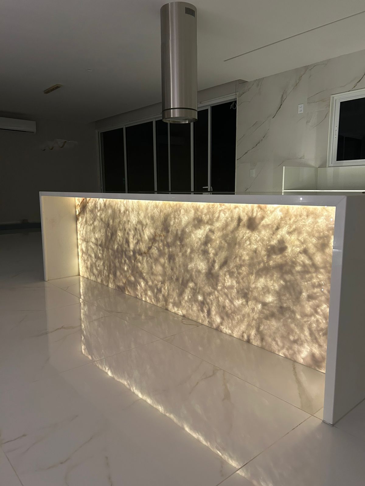 Bancada em Quartzito Iluminada